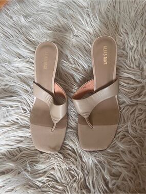Alias Mae Nude Leather Thong Mule Stiletto Heels – EU 40